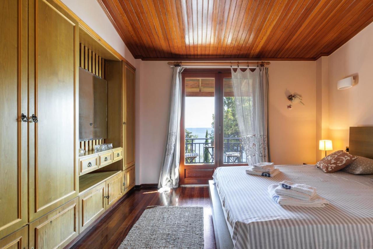 Luna Villa Private Beach เนอาอิรากลีอา ภายนอก รูปภาพ